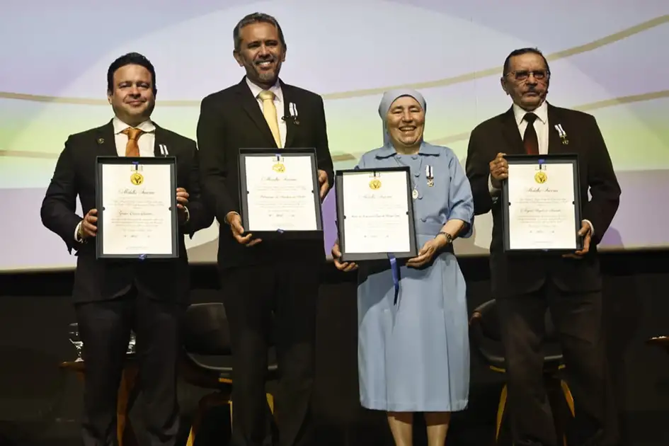 Medalha Iracema abre tricentenário de Fortaleza e consagra GEQ e ícones da cidade
