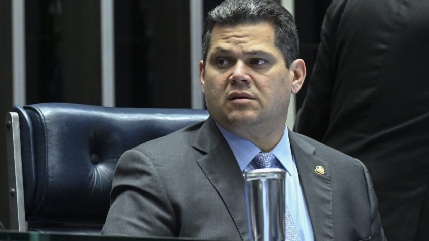 Alcolumbre promete votação rápida de veto ao projeto da dosimetria