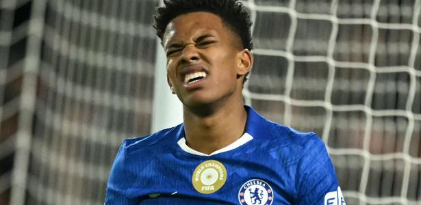 Lesão grave tira Estêvão do Chelsea e ameaça Copa do Mundo