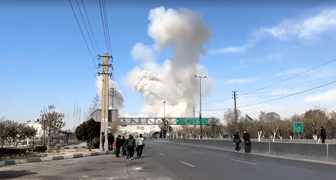 Ataques atingem ferrovias e rodovias no Irã às vésperas de 7 de abril