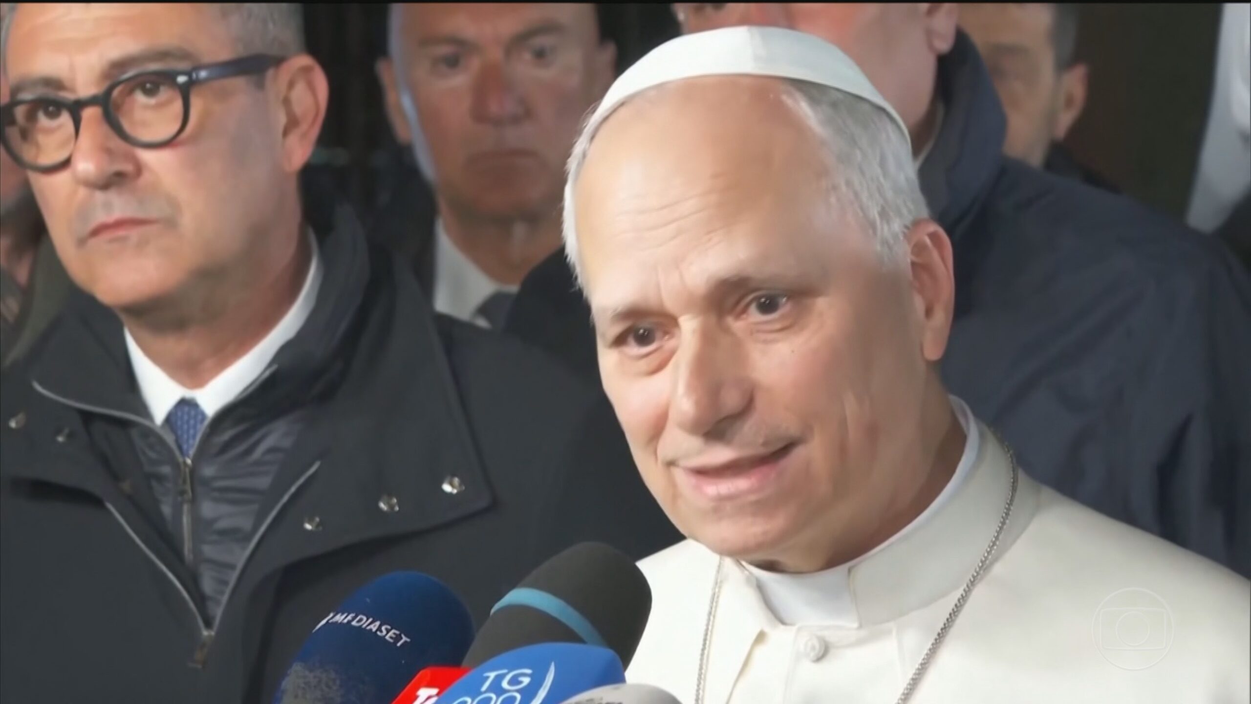 Papa Leão XIV pede fim da “loucura da guerra” em alerta global