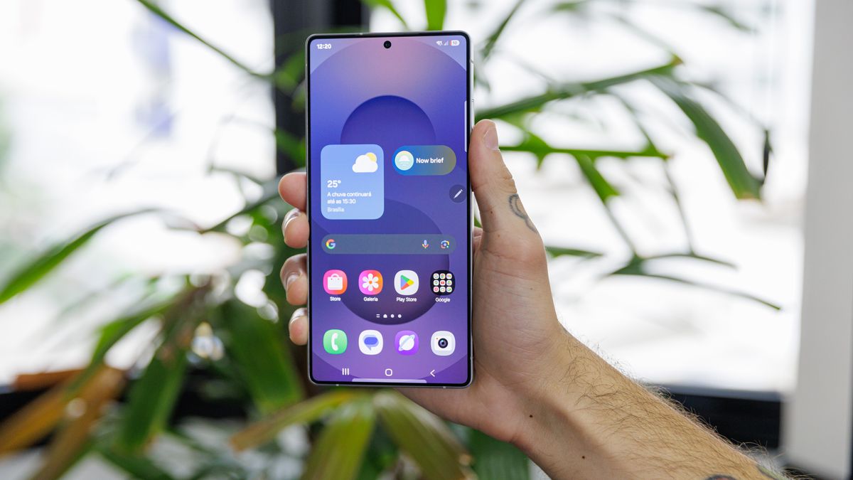 Galaxy S25 recebe recursos de IA do S26 em atualização gratuita