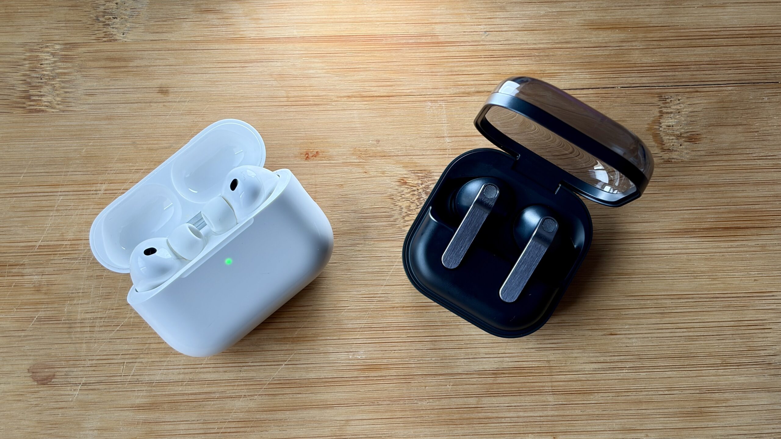 AirPods Pro 3 x Galaxy Buds4 Pro: qual vale mais de R$ 2 mil