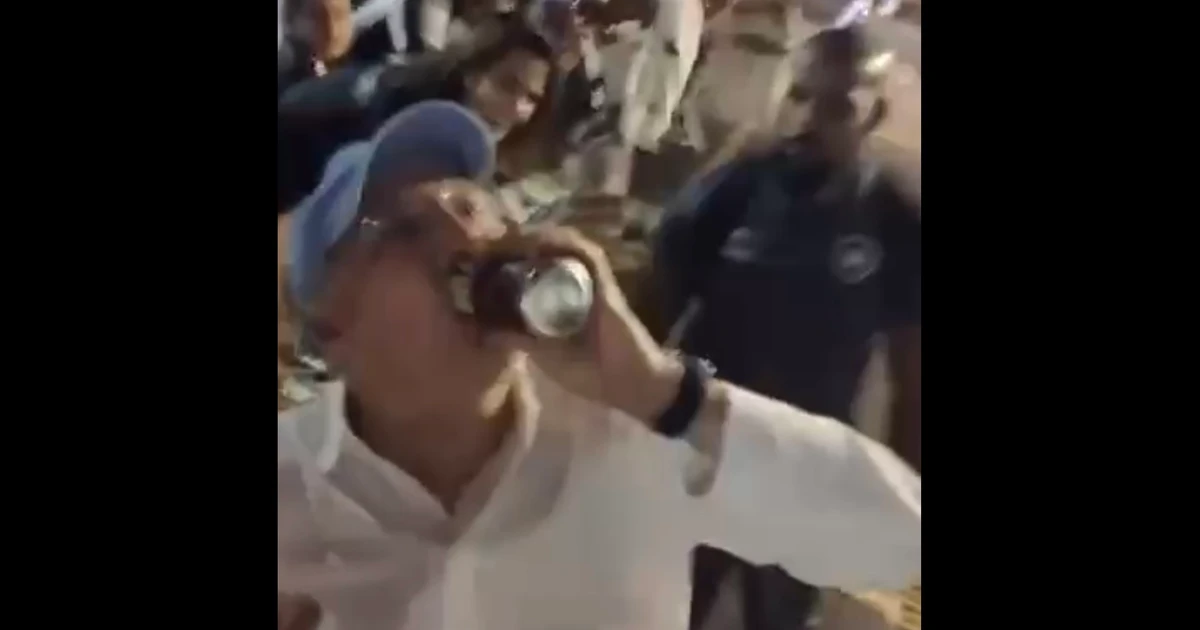 Torcida do Botafogo festeja Textor em Brasília às vésperas de jogo