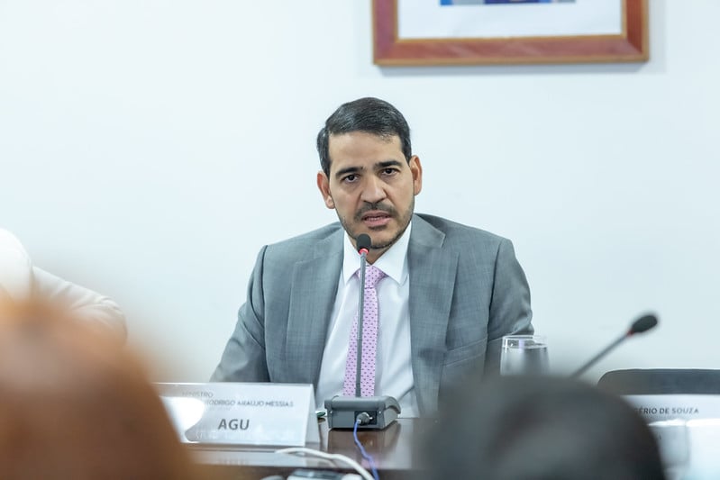 Apoio de MDB, PSD e oposição pavimenta ida de Jorge Messias ao STF