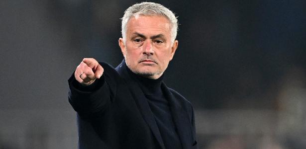 Mourinho vê Brasil de Ancelotti favorito e ataca novo formato da Copa