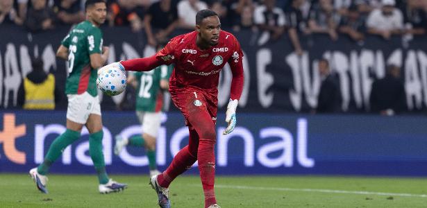 Grito racista contra Carlos Miguel em Dérbi acende alerta no Brasileirão