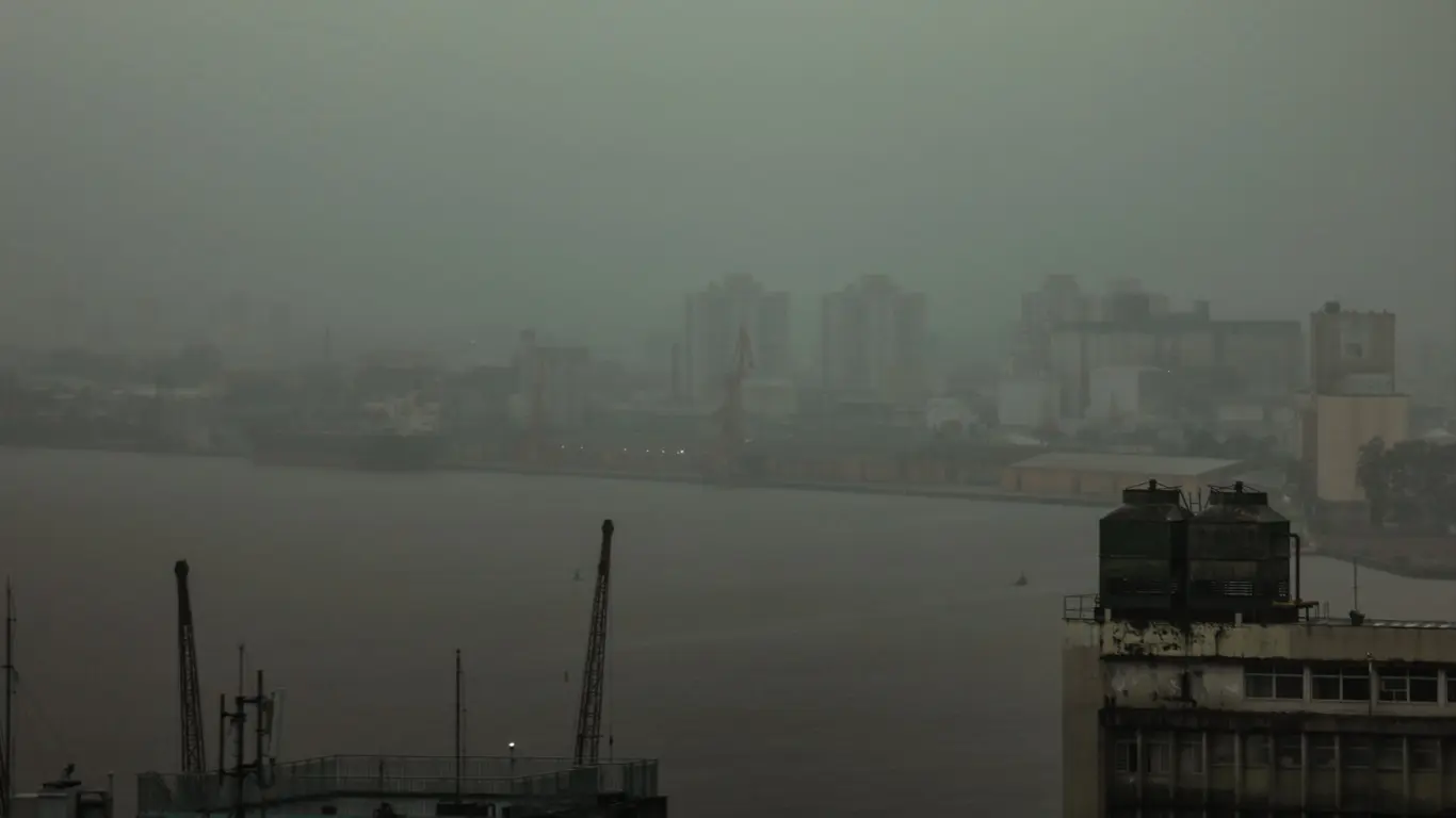 Maior chuva do ano atinge Grande Porto Alegre e Vale do Rio Pardo