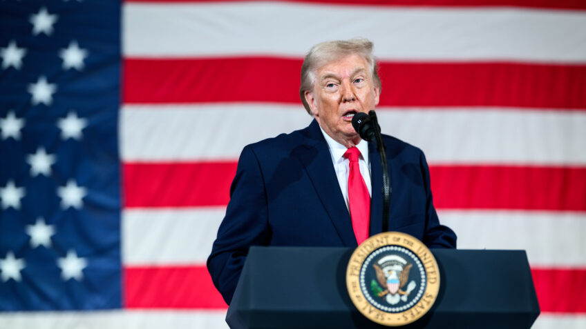 Trump reage a Merz e rejeita crítica de que Irã “humilha” os EUA