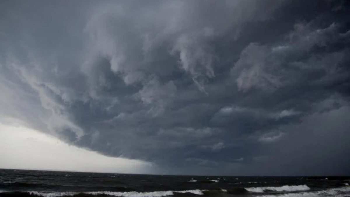 Inmet alerta para frente fria com risco de ciclone e temporais