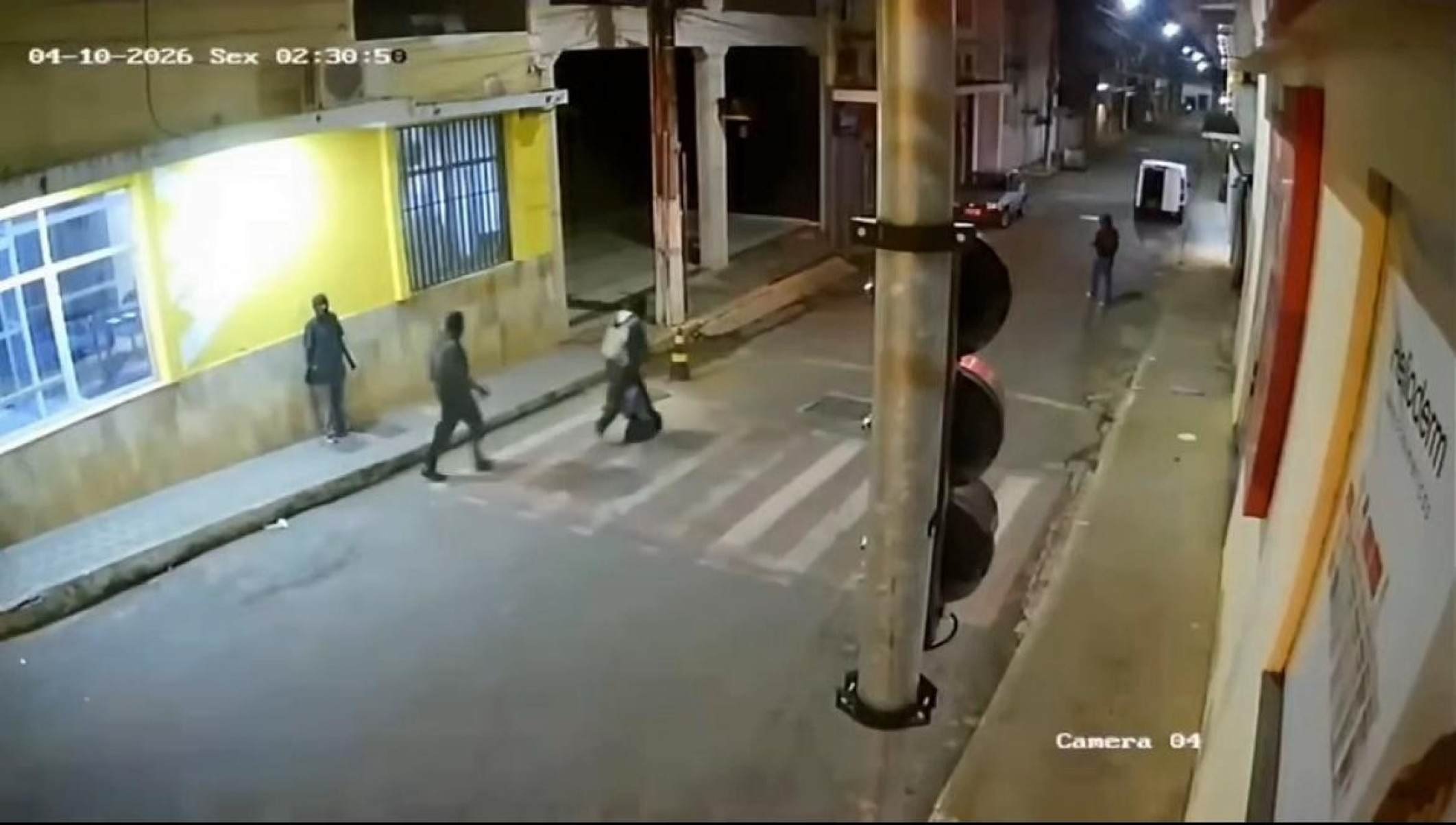 Criminosos explodem cofre de banco em Guidoval e usam miguelitos na fuga