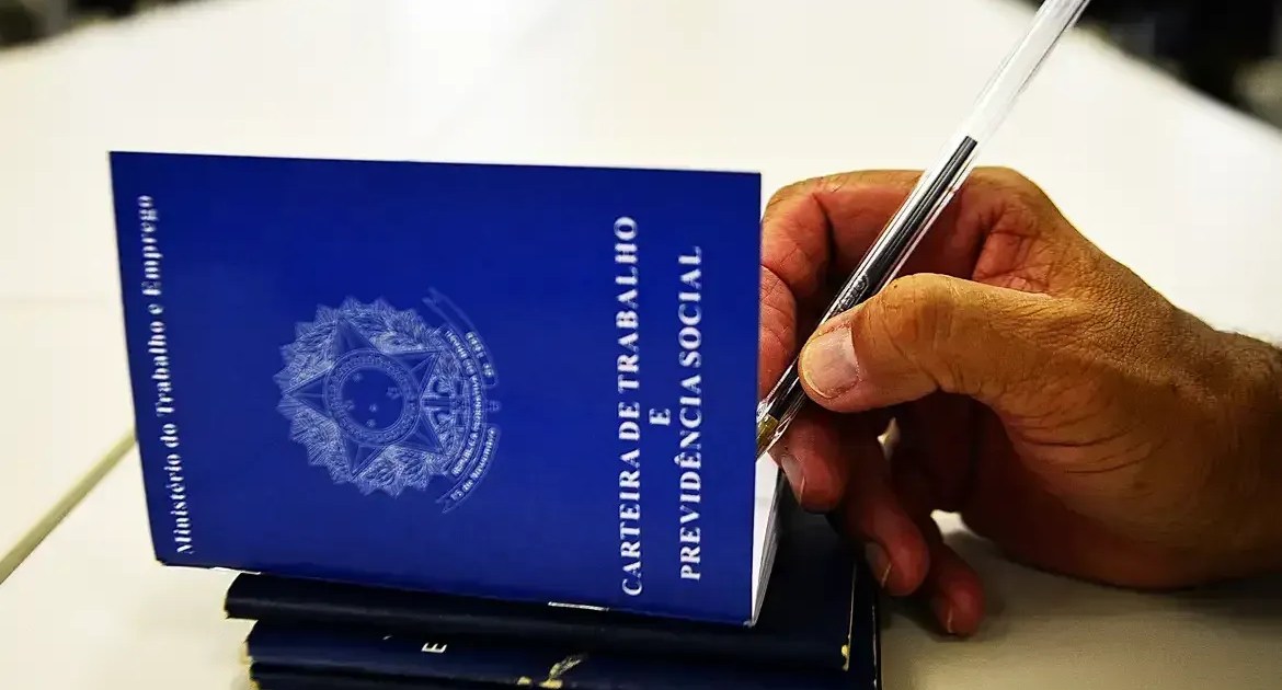 Governo Lula negocia reduzir jornada de 44 para 40 horas até 2026