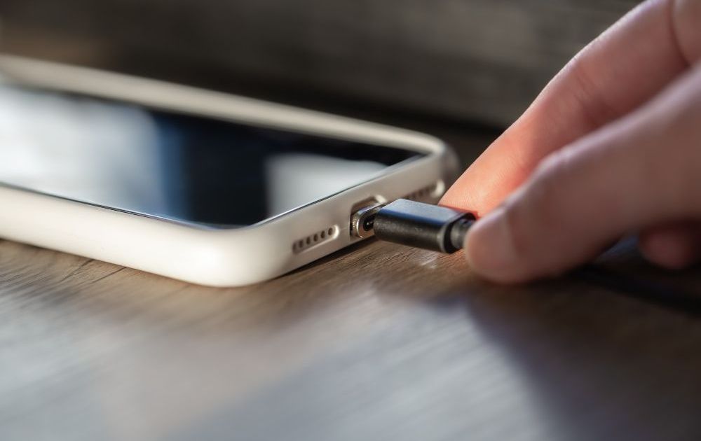 Funções ocultas do celular drenam bateria e encurtam vida útil