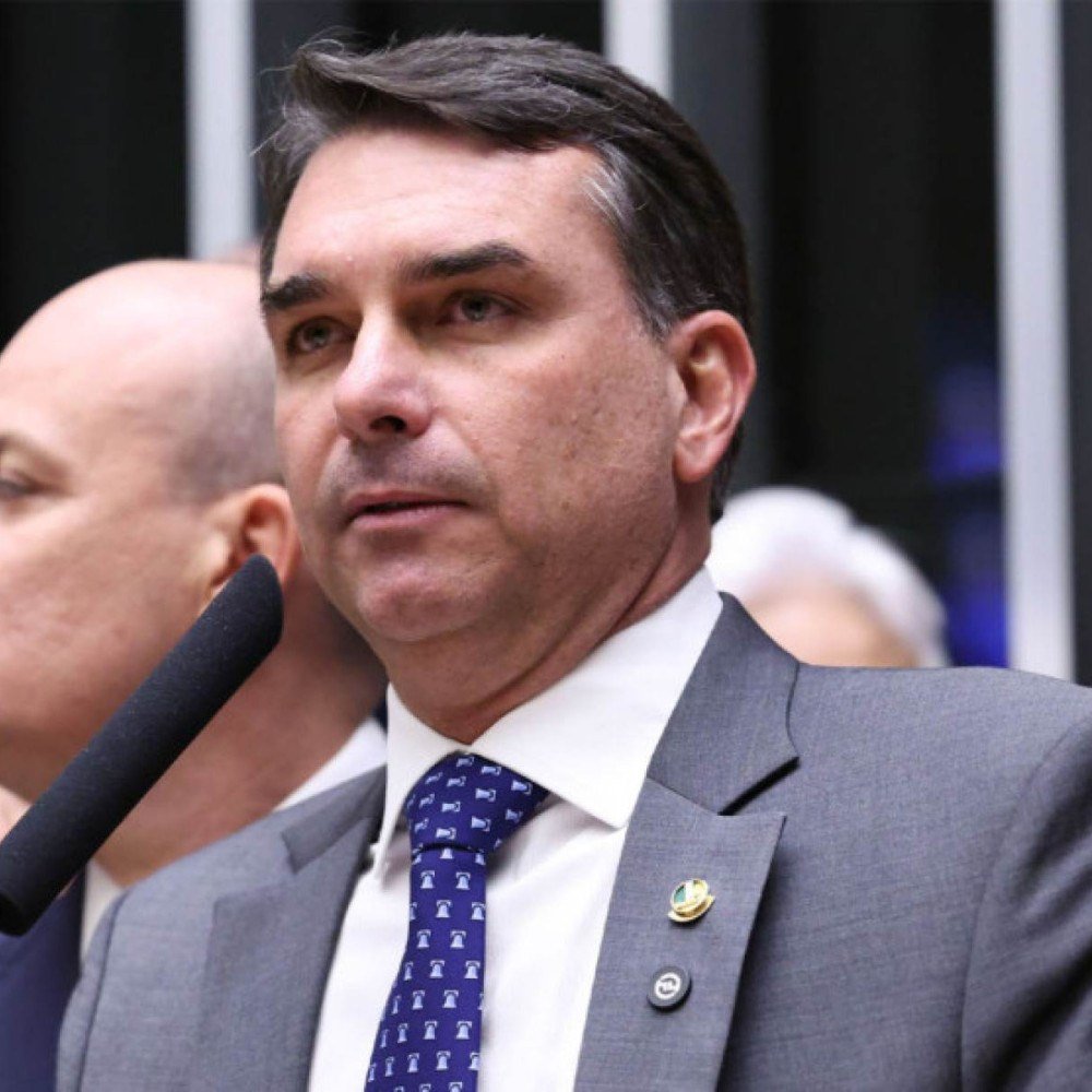Flávio Bolsonaro encerra mandato sem aprovar projeto próprio no Senado