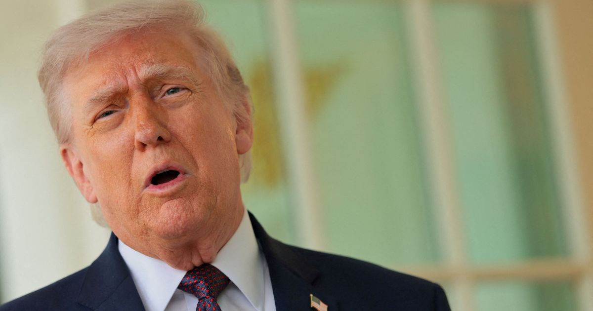 Trump impõe tarifa de 25% a carros da UE e acirra guerra comercial