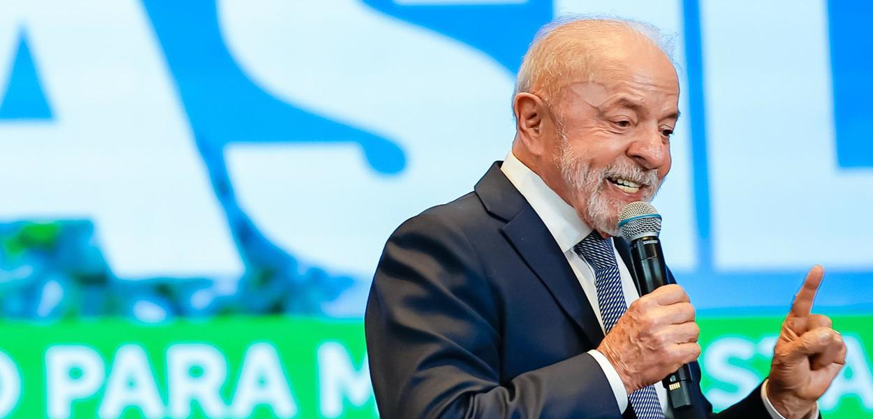 Lula diz que extrema-direita teme universidades e anuncia 2,6 mil bolsas a africanos