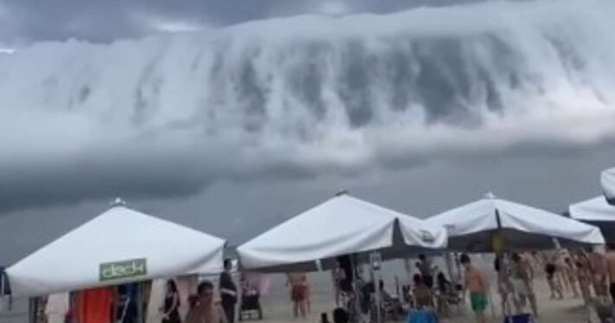 Nuvem prateleira impressiona banhistas na Riviera de São Lourenço