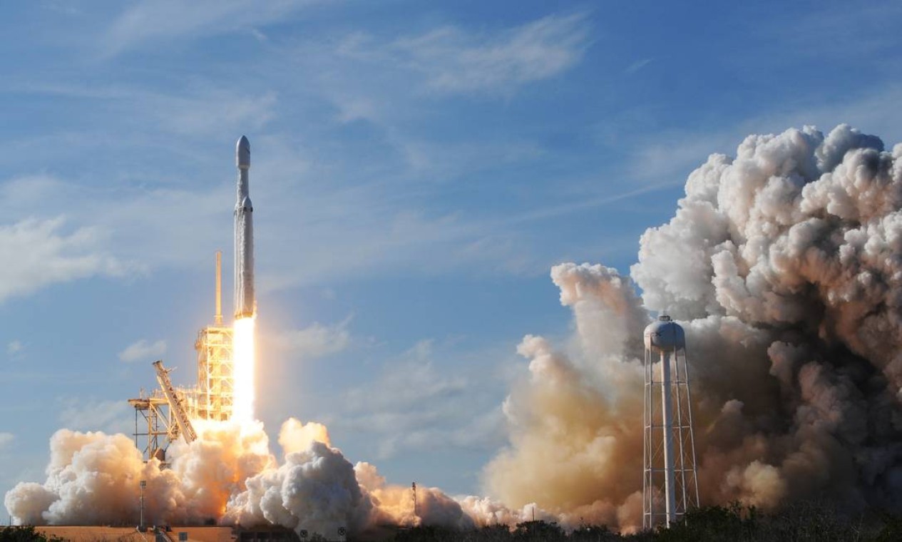 Foguete da SpaceX deve atingir a Lua e reacende alerta sobre lixo espacial