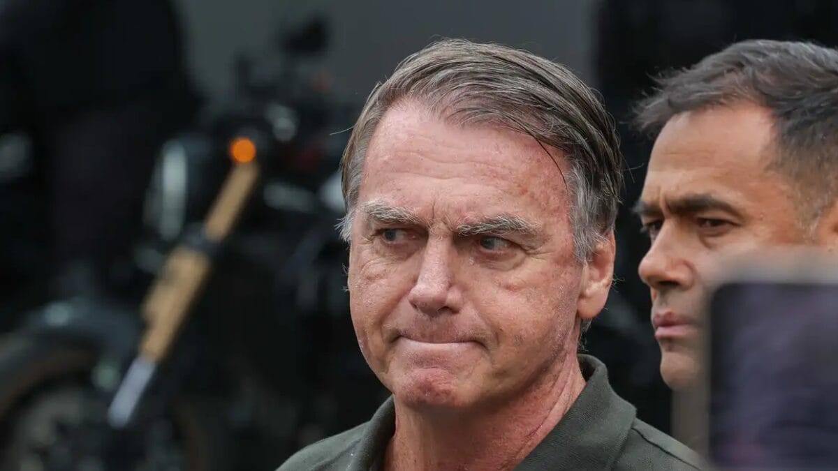 Bolsonaro é internado em Brasília para cirurgia no ombro