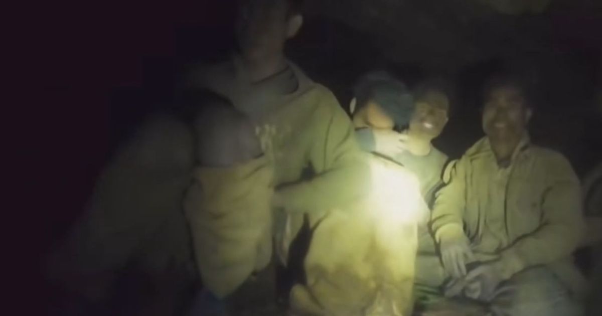 Cinco homens são achados vivos em caverna alagada no Laos
