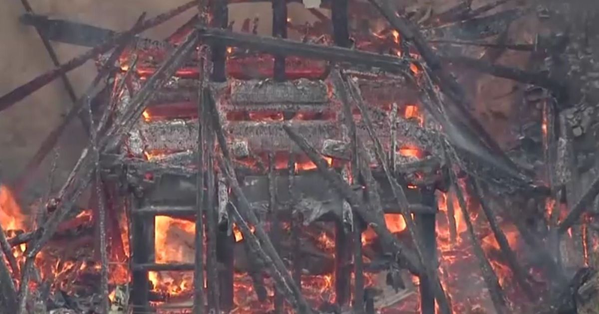Incêndio destrói salão que guardava chama eterna em templo no Japão