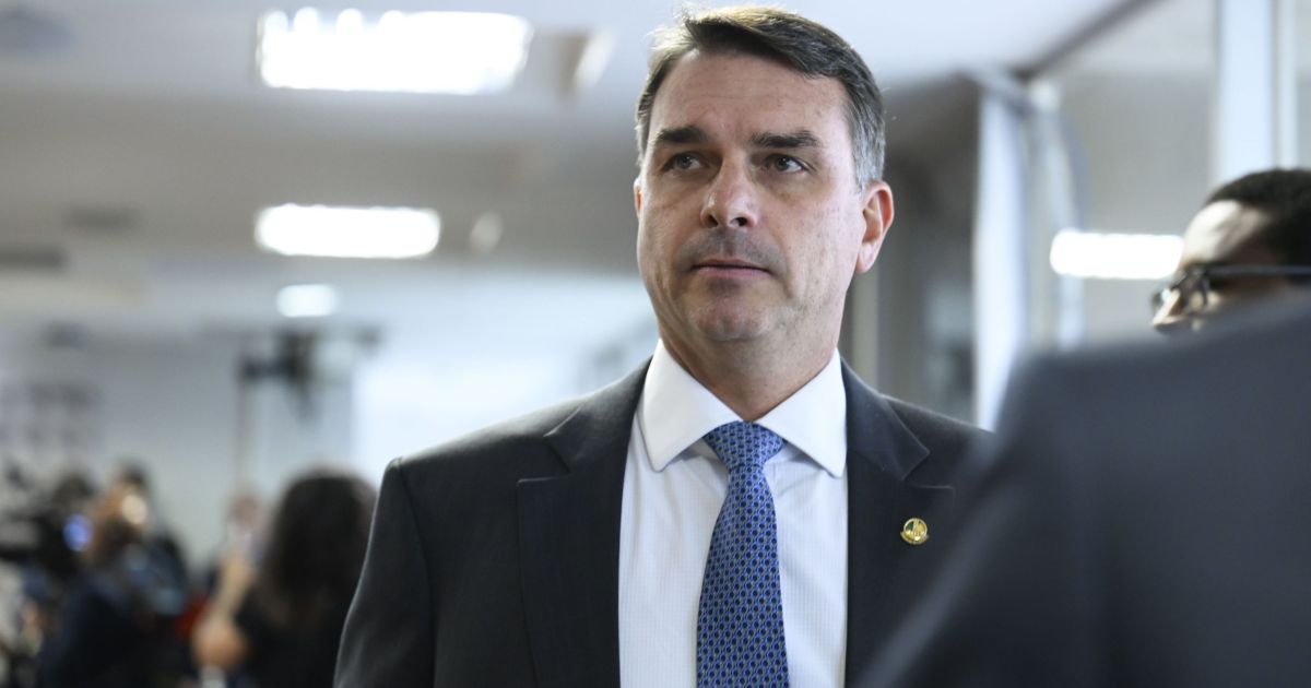 Áudio com Vorcaro isola Flávio Bolsonaro na Faria Lima