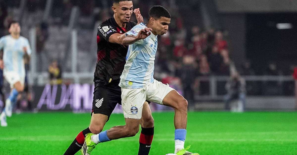 Grêmio empata com Athletico-PR e desperdiça chance com um a mais