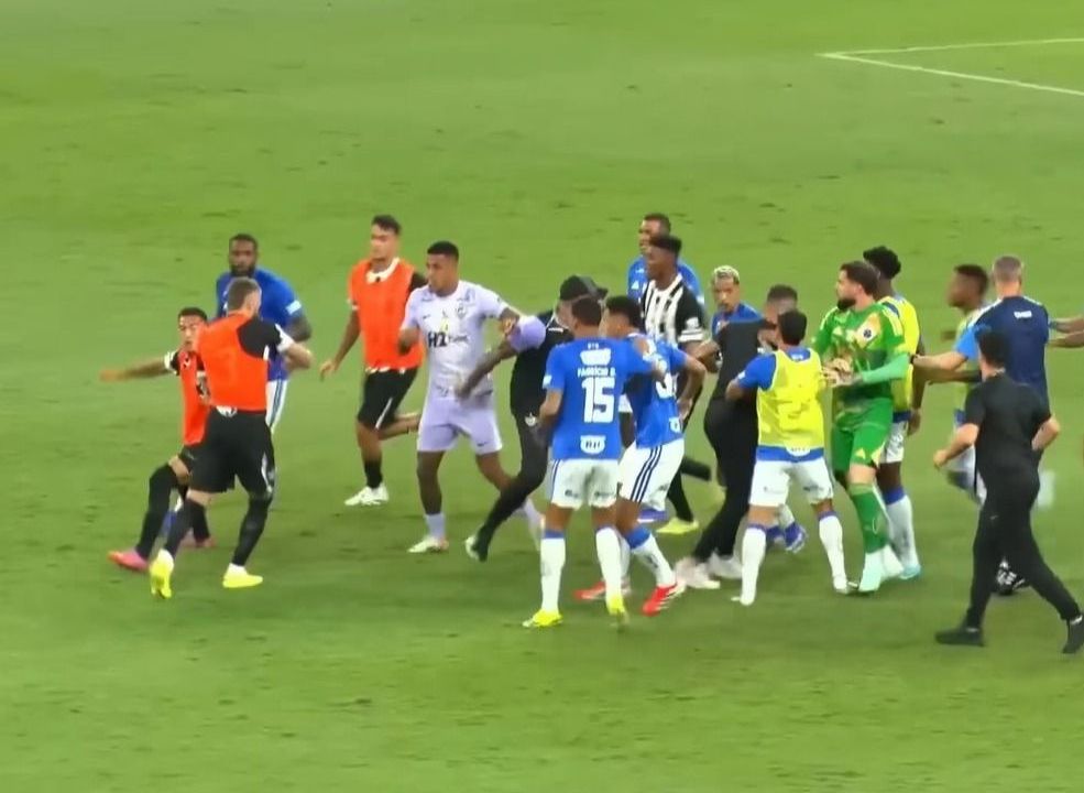Gerson pede foco no futebol em reencontro tenso entre Cruzeiro e Atlético