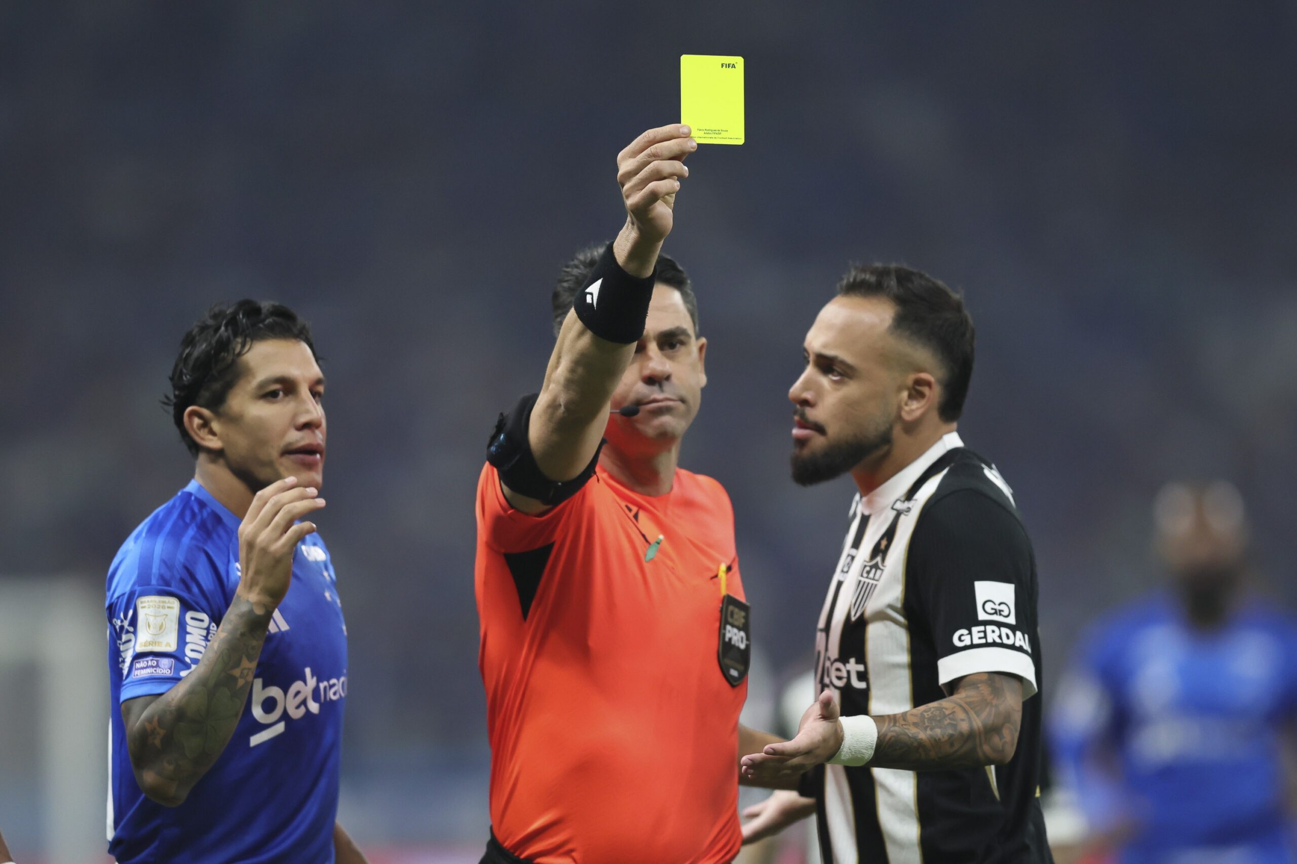CBF detalha revisão de pênalti e expulsão de Kaiki Bruno em clássico