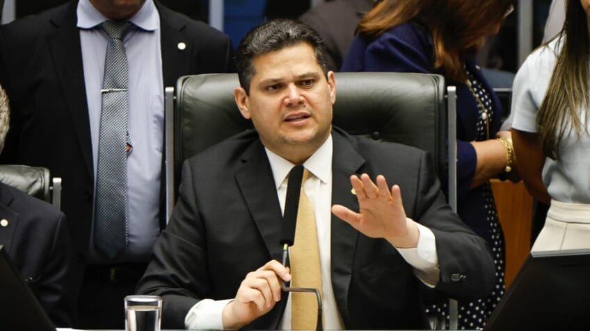 Pacheco recusa relatar PEC 6×1 e base do governo avança no Senado