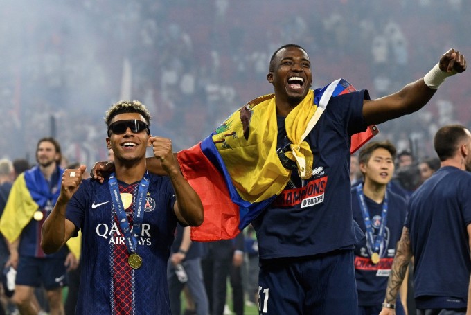 PSG conquista Champions e viraliza com celebração de máscaras de esqui