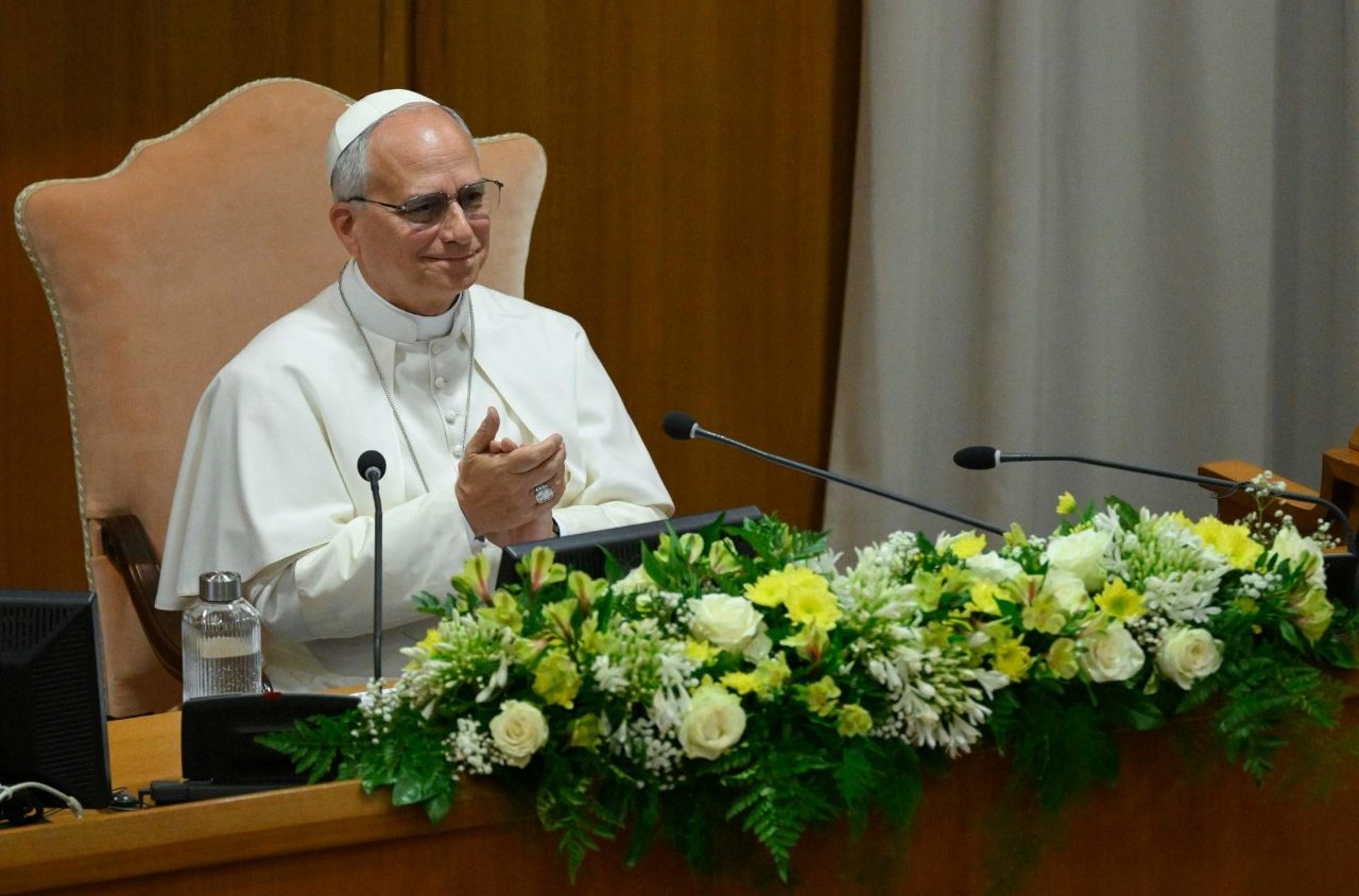 Papa Leão XIV lança encíclica sobre IA e pede freio ético global