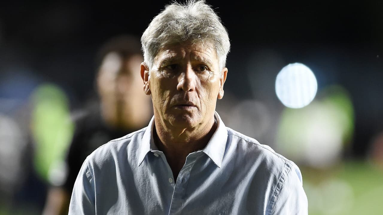 Sob pressão, Renato Gaúcho reage em rede social após goleada do Vasco