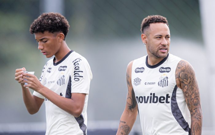 Neymar e Robinho Jr se desentendem em treino, mas Santos encerra caso