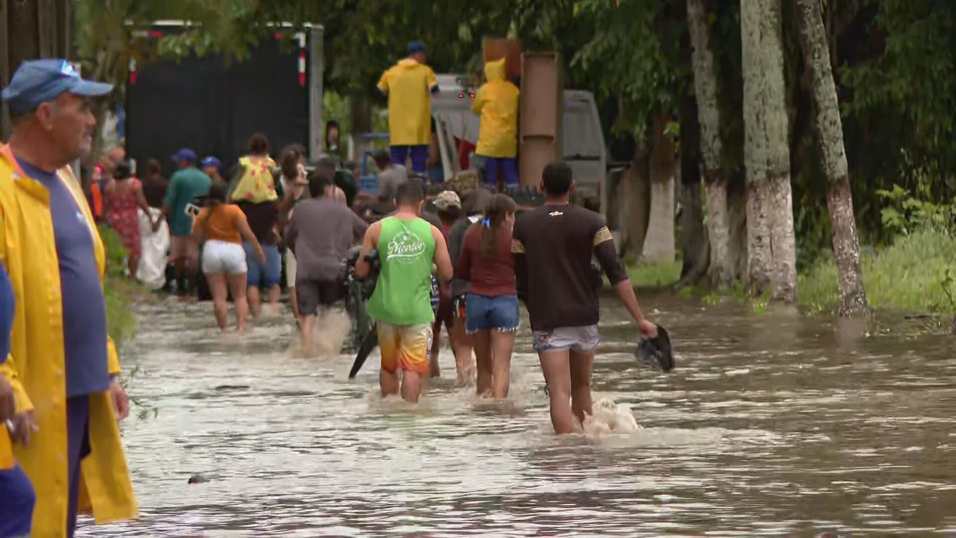Pernambuco decreta emergência após chuvas que deixam 6 mortos