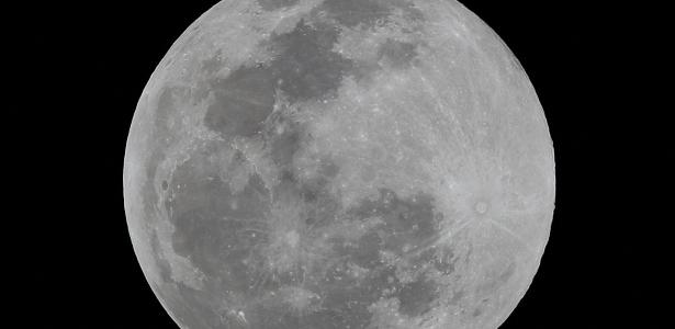 Lua Azul volta ao céu no fim de semana e deve atrair caçadores de fenômenos