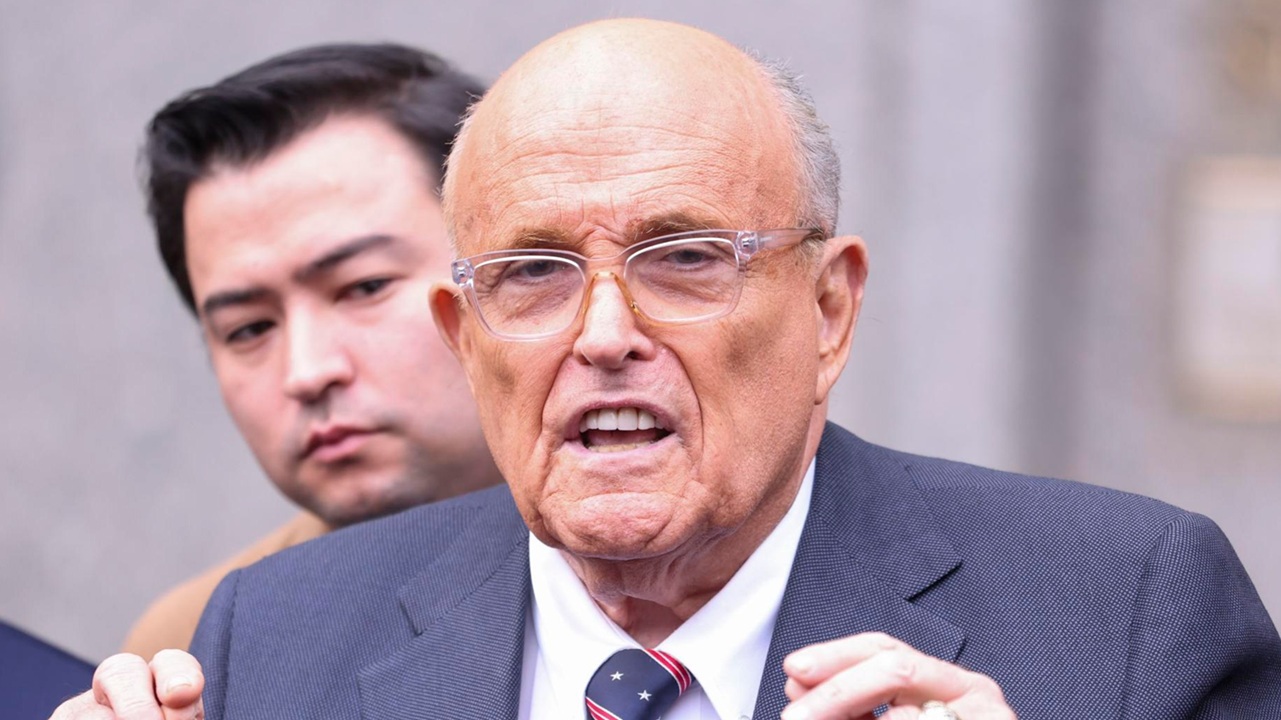 Rudy Giuliani é internado em estado grave e Trump culpa democratas