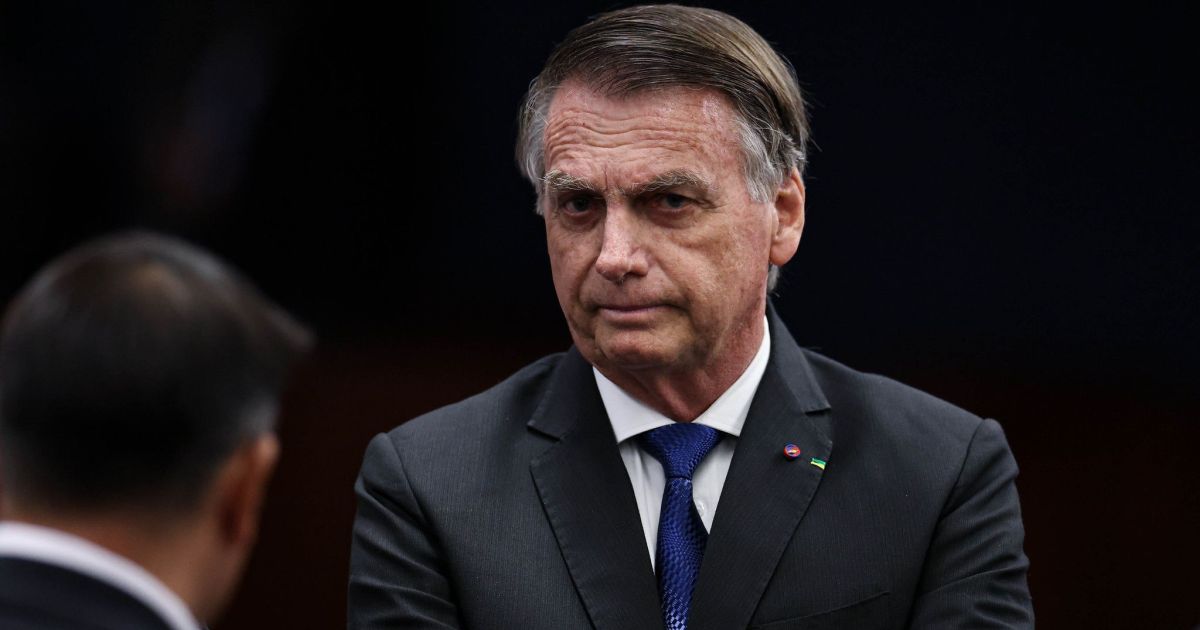 Bolsonaro evolui bem após cirurgia no ombro e deve ter alta na segunda