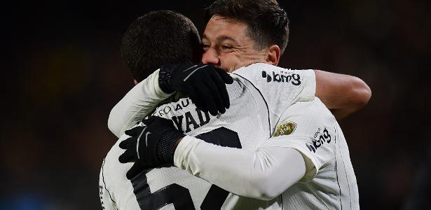 Corinthians empata com Peñarol e assegura liderança na Libertadores
