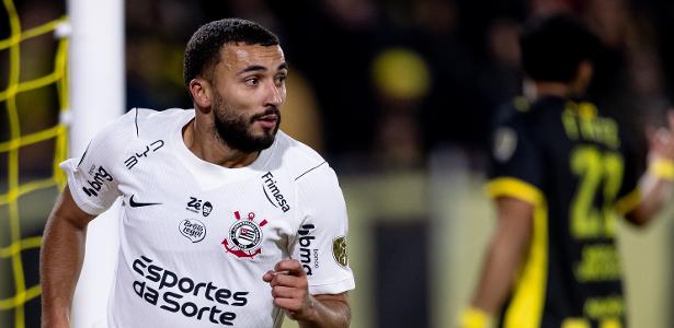 Gol, homenagem e disputa por Depay: a noite que muda Zakaria no Corinthians