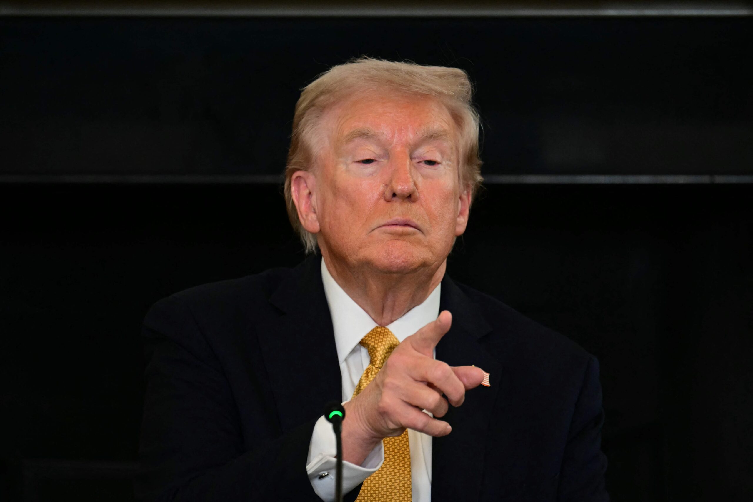 Trump devolve proposta ao Irã e eleva exigências em negociação nuclear