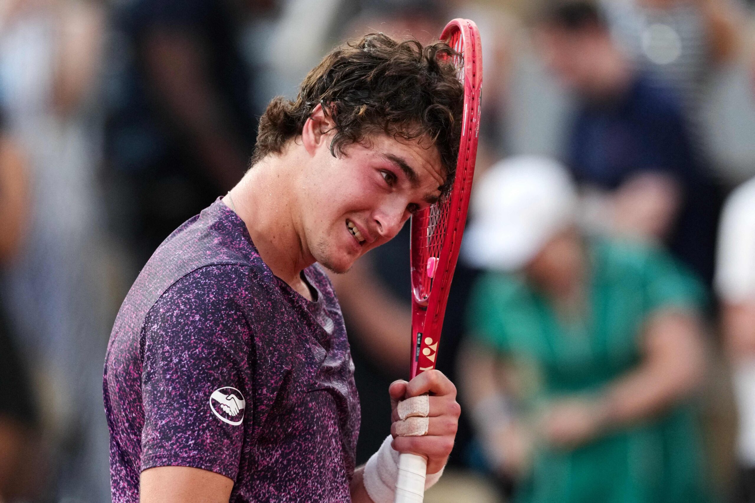 João Fonseca fecha rodada em Roland Garros na Philippe-Chatrier