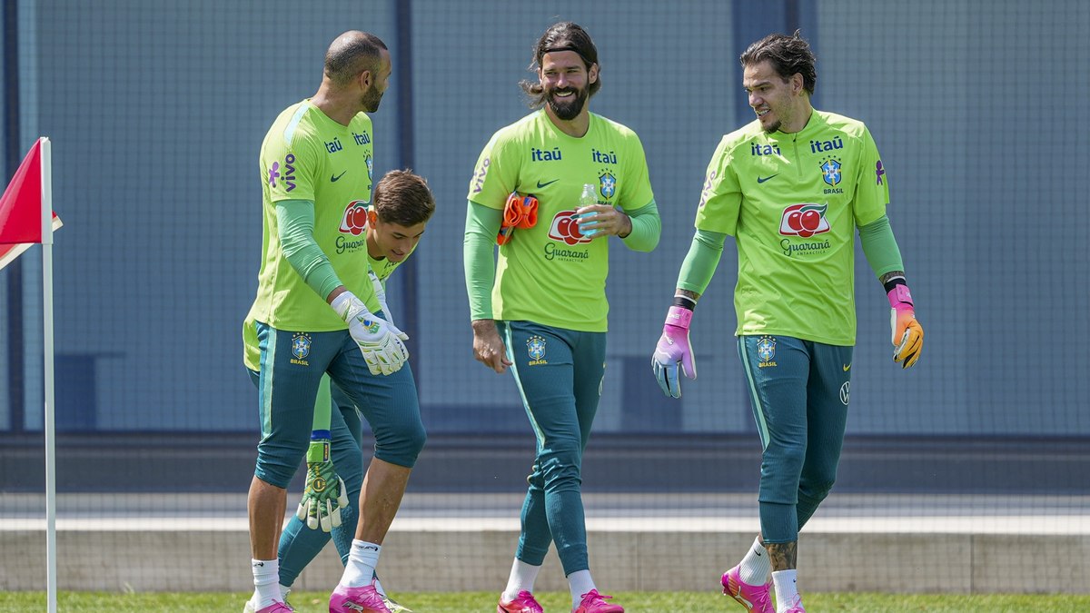 Alisson garante estar 100% e defende escolhas de Ancelotti no gol