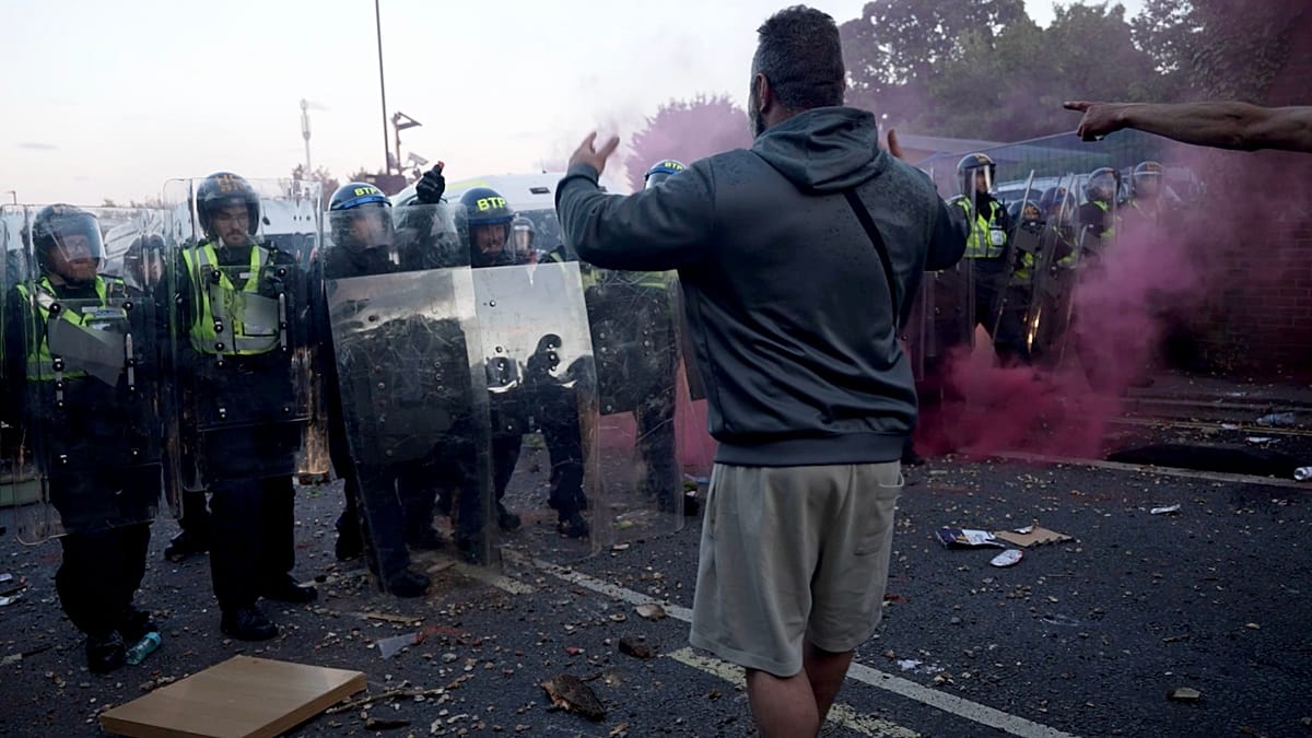 Condenação por morte de Henry Nowak explode em protestos em Southampton