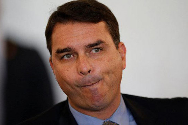 Revelações sobre Vorcaro ampliam pressão sobre Flávio