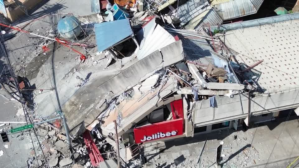 Terremoto de 7,8 atinge Filipinas, derruba prédio e aciona alerta de tsunami