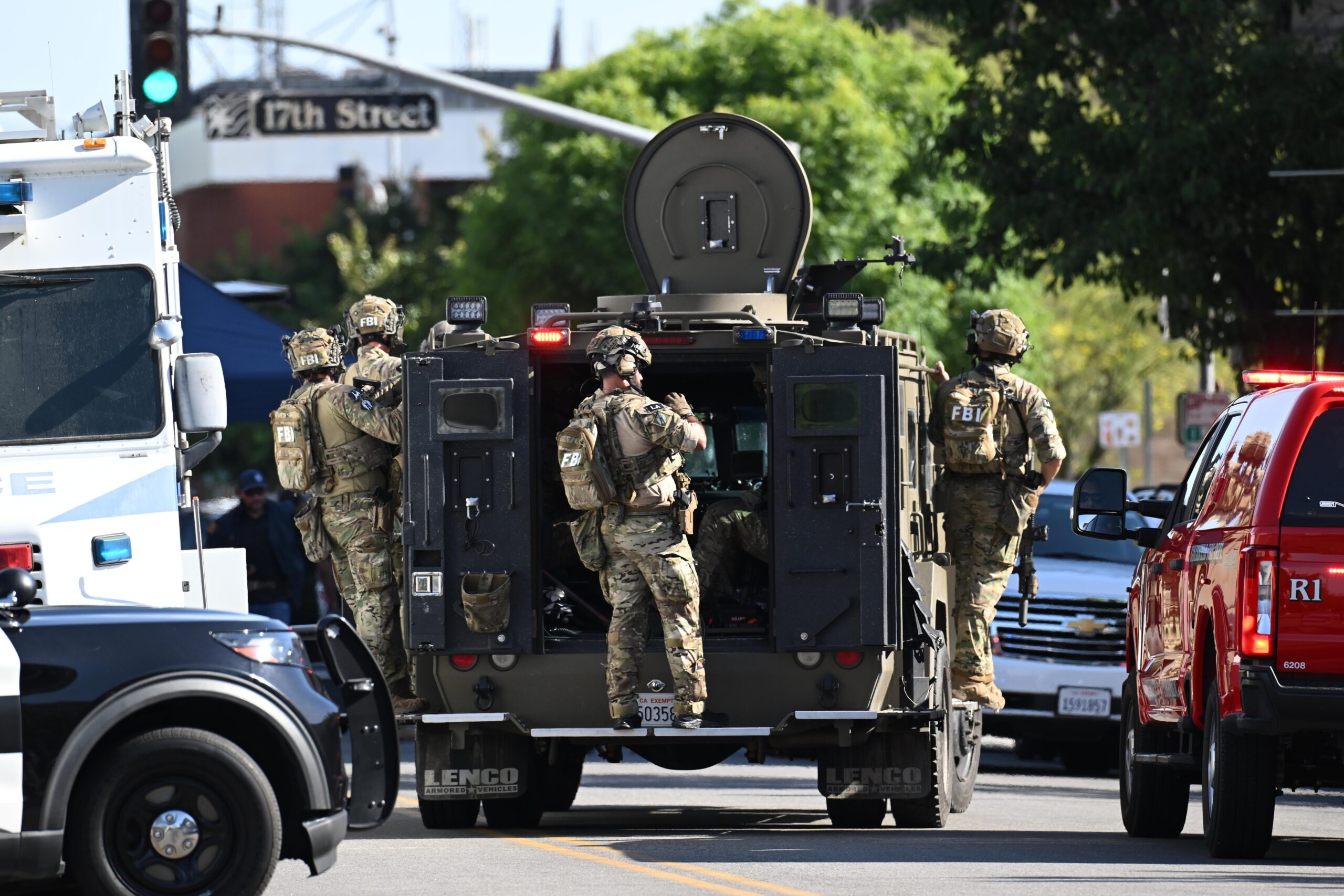 Veterano de guerra amarra explosivos em reféns durante assalto a banco nos EUA