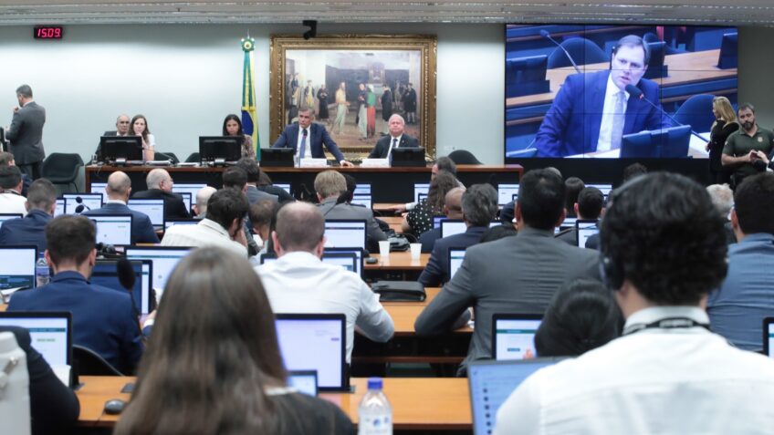 CCJ vota hoje PEC que reduz maioridade penal e idade para candidatura