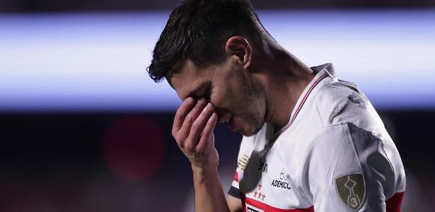 São Paulo libera Cédric e põe elenco à venda na janela de 2026