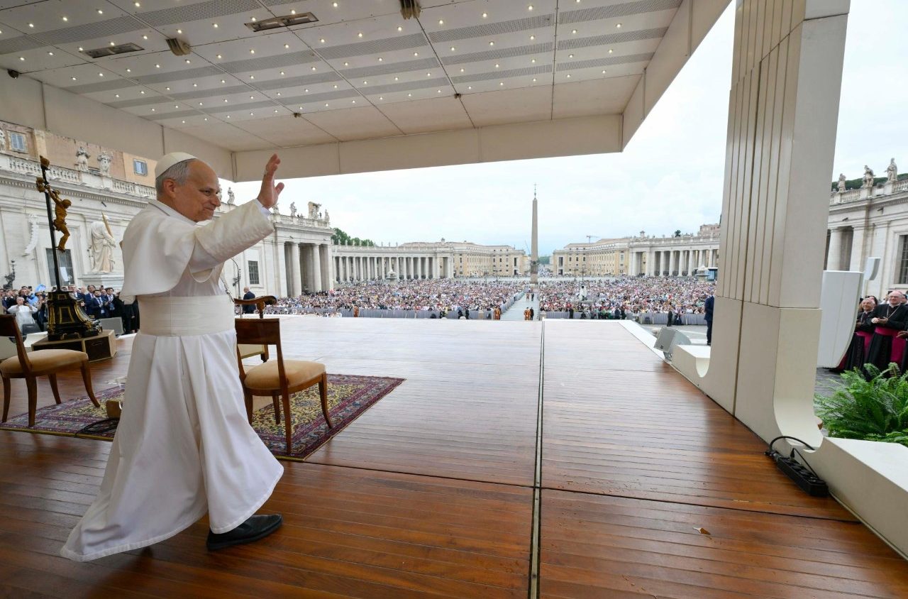 Papa Leão XIV chama fiéis às ruas em procissões de Corpus Christi
